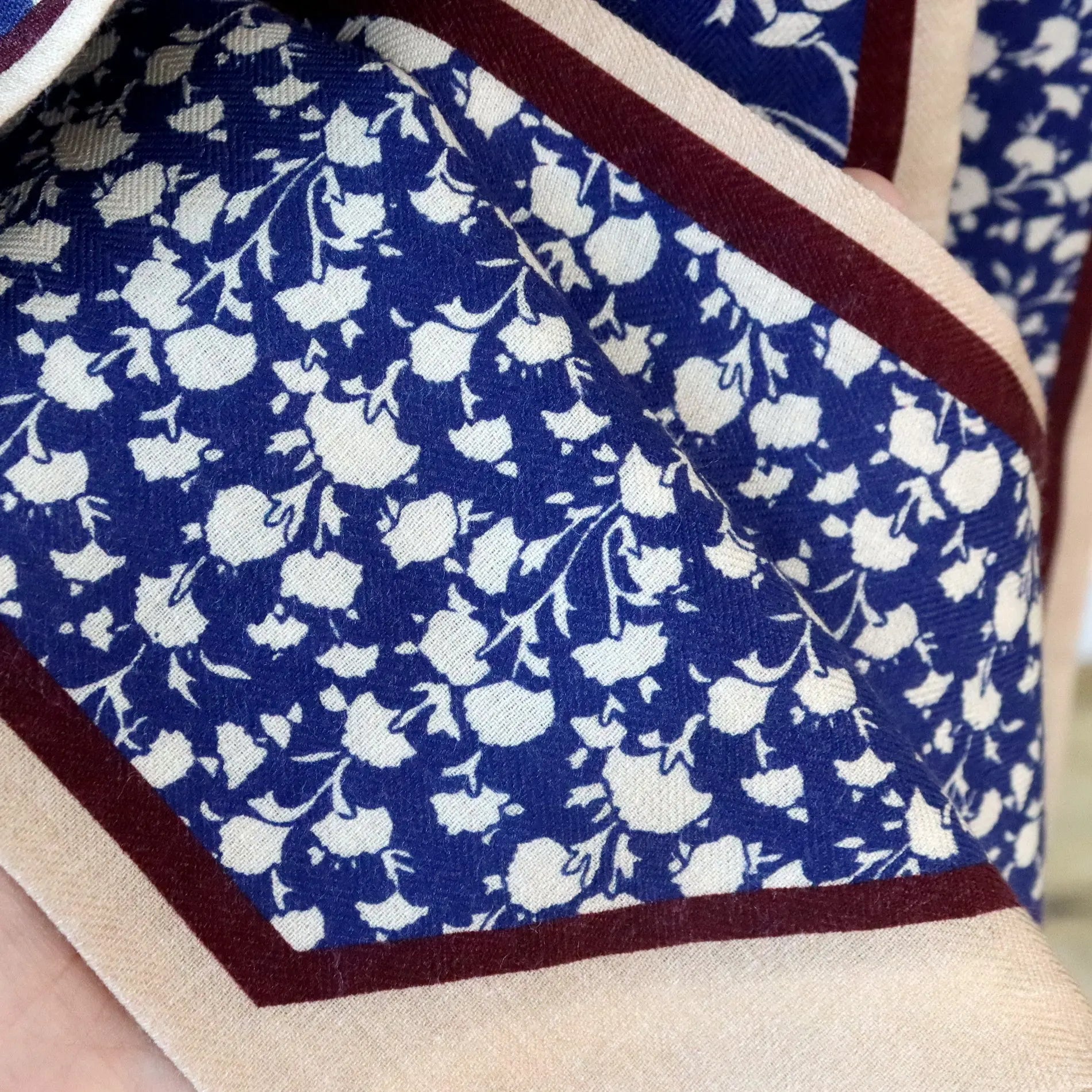 Elegant Silk Wool Long Scarf – Reversible Floral Print Wrap